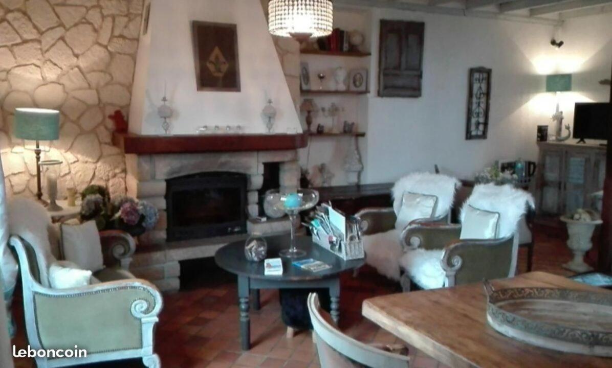 Domaine Du Mont Scolan Bed & Breakfast Montgardon Bagian luar foto